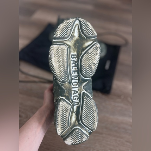Balenciaga ‘Triple S’ Faded Green. Worn once! - Picture 2 of 4